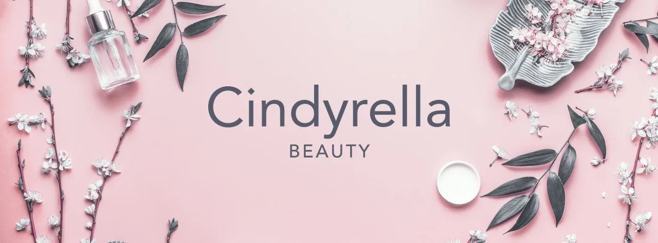 Cindyrella Beauty — okładka z botanicznym flat-layem